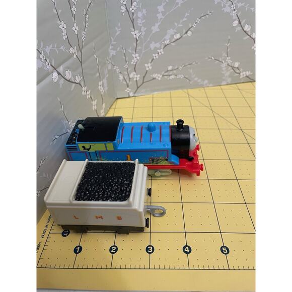 Thomas And Friends The Train Glow in Dark Trackmaster Tank Engine 2013 - Picture 8 of 8